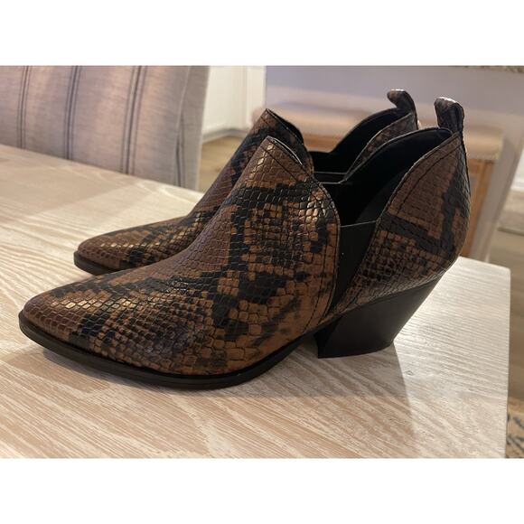 Marc Fisher Dalaran2 Womens Sz 7.5 Brown Leather Textile Snake Skin Bootie Boot - Picture 3 of 7